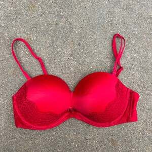 Victoria’s Secret Very Sexy 38C Red Satin Lace Pushup Convertible Bra